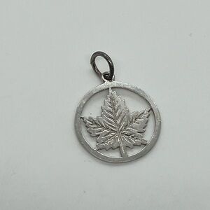 Vtg 925 Sterling Silver Canada Maple Leaf Cutout Circle Charm / Pendant